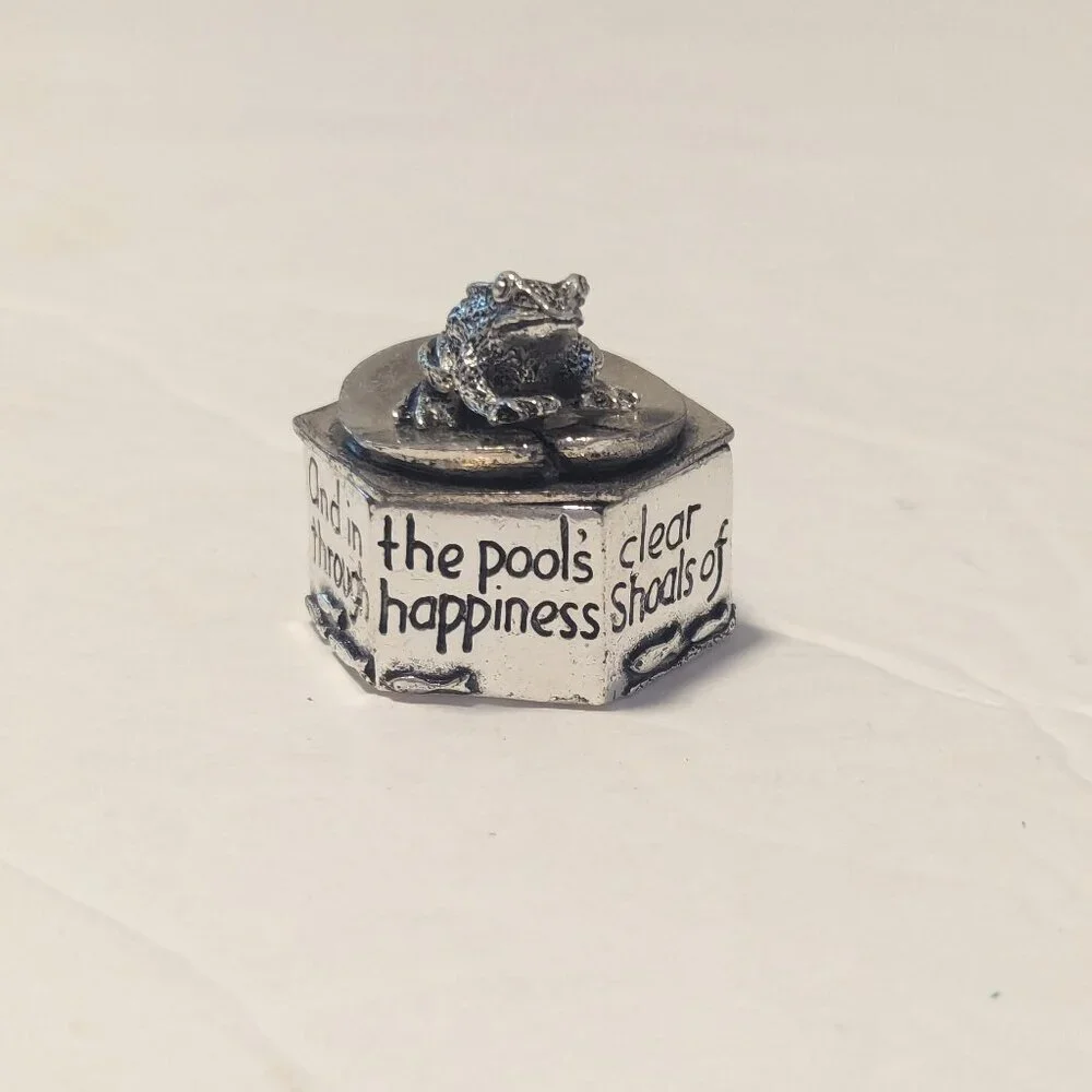 Vintage Silver Scenes Pewter Frog‎ Box Whimsical Pill Mini Trinket Wales UK